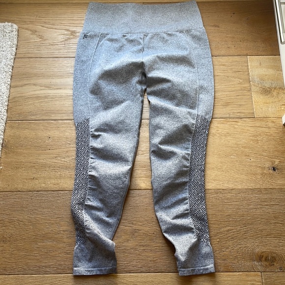 Fabletics heather gray leggings ankle length size medium. - Picture 1 of 2